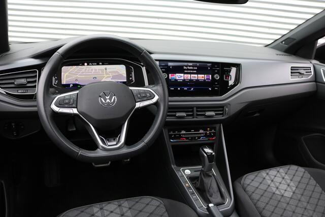 Volkswagen Taigo 1.5 TSI R-Line (Panoramadak Carplay VirtualCockpit ACC Keyless IQ-Light BeatsSound 18InchLMV PrivacyGlass Pdc V+A)