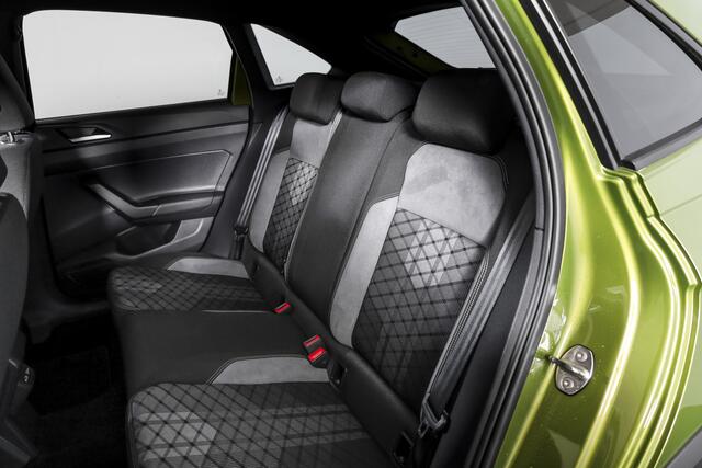 Volkswagen Taigo 1.0 TSI 110 PK R-Line Business - Automaat | Dig. Cockpit | Adapt. Cruise | PDC | Camera | NAV + App.Connect | ECC | DAB | LM 17" | of 24995