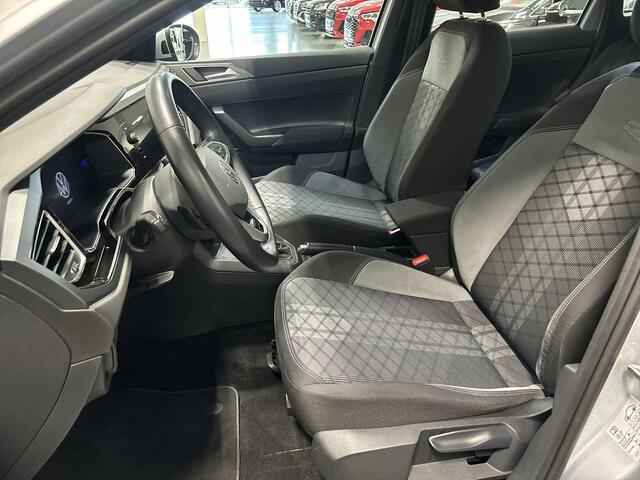 Volkswagen Taigo 1.0 TSI 110pk DSG R-Line · Apple/Android Car Play · Dodehoek Detectie · Stoelverwarming · P-Sensoren · 17'' Inch ·