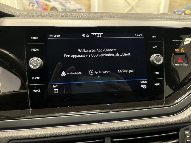 Volkswagen Taigo 1.0 TSI 110pk DSG R-Line · Apple/Android Car Play · Dodehoek Detectie · Stoelverwarming · P-Sensoren · 17'' Inch ·