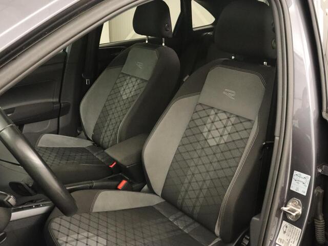 Volkswagen Taigo 1.0 TSI R-Line | Panoramadak| Camera | Virtual cockpit | Stoelverwarming | Navigatie | Carplay | LMV 18 inch | Getint glas | LED