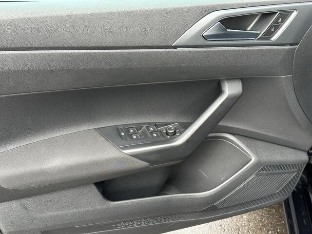 Volkswagen Taigo 1.5 TSI 150pk DSG R-Line | Trekhaak | IQ light | Camera | Navi | Virtual | Rijklaar incl. garantie