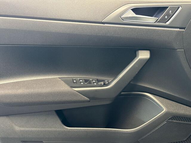 Volkswagen Taigo 1.0 115pk TSI R-Line Edition Parkeersensoren voor en achter | Adaptive Cruise Control | Achteruitrijcamera