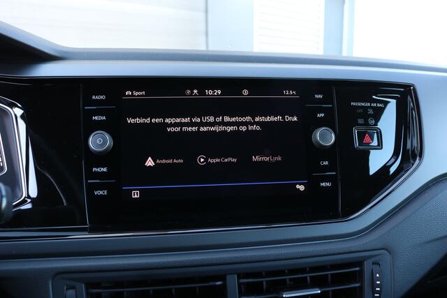 Volkswagen Taigo 1.5 TSI R-Line DSG (Panoramadak Carplay ACC Keyless Camera Trekhaak IQ-Light 18InchLMV Pdc V+A)