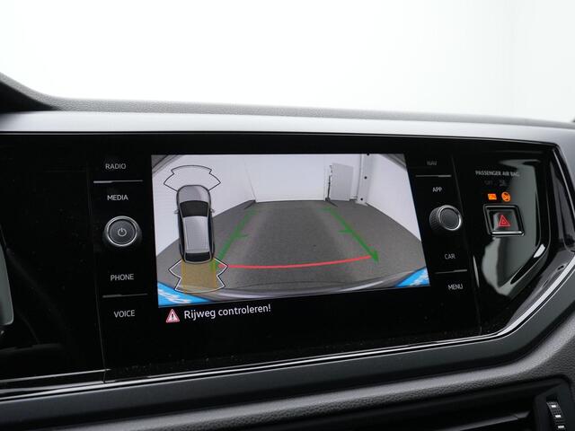 Volkswagen Taigo 1.0 TSI 110 pk DSG R-Line | Trekhaak | Achteruitrijcamera | Stoelverwarming | Adaptive Cruise | Navigatie