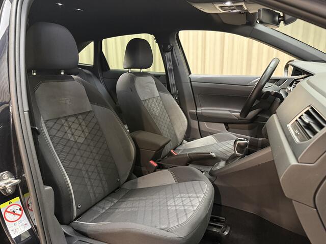 Volkswagen Taigo 1.5 TSI R-Line 150 PK 3x R-Line / Carplay / IQ-Light / Alcantara / Virtual Cockpit / Adapt. Cruise / Afn. Trekhaak / Stoelverwarming / Keyless / Camera / 18'' LMV