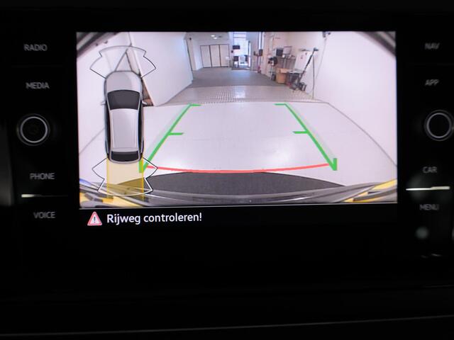 Volkswagen Taigo 1.0 TSI R-Line 110pk DSG| digital display| 17'LM-velgen| Camera| Alarm