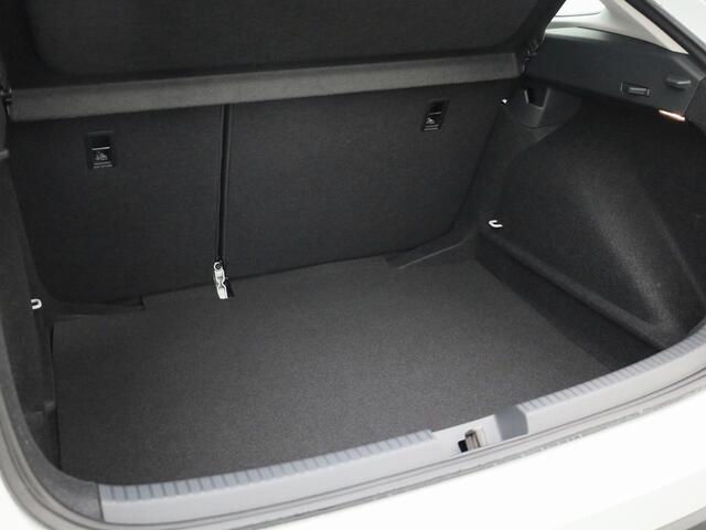 Volkswagen Taigo Edition 1.0 TSI 95 pk 5 versn. Hand · Parkeersensoren achter · Multifunctioneel stuurwiel · Private lease ,- ¤ 399 per maand · Voorraad OUTLET · Prijs is inclusief inruilpremie ·