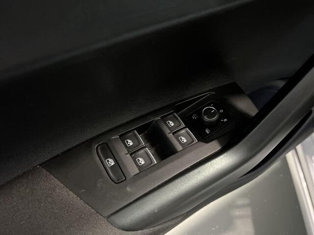 Volkswagen Taigo 1.0 TSI 115pk DSG R-Line · Panoramadak · Camera · Apple/Android Car Play · Keyless · P-Sensoren · 17'' Inch ·