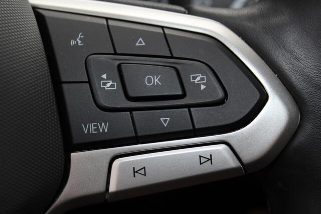 Volkswagen Taigo 1.0-96pk TSI Oranje Edition. Zeer nette en luxe hoogzitter, slechts 33.500km ! Airco, cruise cntrl adaptief, camera, pdc achter, trekhaak, LED verlichting, Apple Carplay/Android auto, bluetooth telefoonvoorb., digitaal dashboard etc.