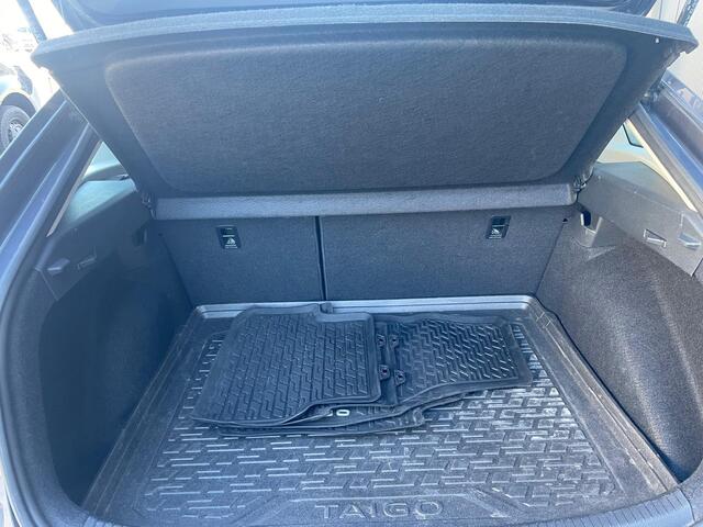 Volkswagen Taigo 1.5 TSI R-Line 1500kg DSG Automaat Bj 2022 Km 38177, trekhaak, achteruitrijcamera, carplay, stoelverwarming, led, pdc, cruisecontrol, klimaat airconditioning, digitale klokken