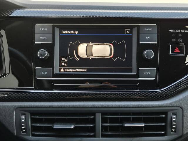 Volkswagen Taigo 1.0 TSI Life Business Automaat / Navigatie via Apple Carplay of Android Auto / Climate control / Adaptief CC / Parkeersensoren voor en achter / Lichtmetalen wielen 16" / DAB radio /