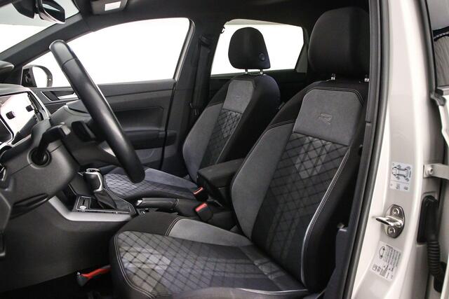 Volkswagen Taigo R-Line 1.0 TSI 110pk DSG Automaat Panoramadak, Adaptive cruise control, LED matrix koplampen, Black style, Achteruitrijcamera, Stoelverwarming