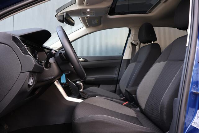 Volkswagen Taigo 1.0 TSI Life Business Automaat | Panoramadak | Stoelverwarming | IQ Light | Active Info Display | 17 Inch | Apple Carplay / Android Auto