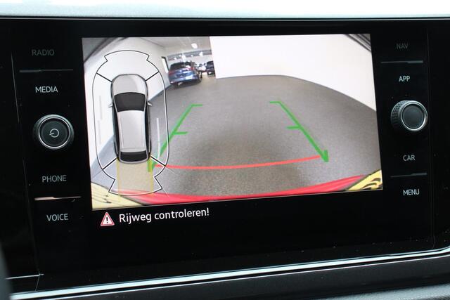 Volkswagen Taigo 1.5 TSI 150pk DSG Style Navigatie Apple Carplay/Android Auto Parkeersensoren Camera Virtual Cockpit Climate Control Lichtmetalen velgen