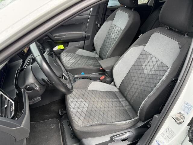 Volkswagen Taigo 1.0 TSI R-Line Pano IQ Light Keyless Beats Virtual