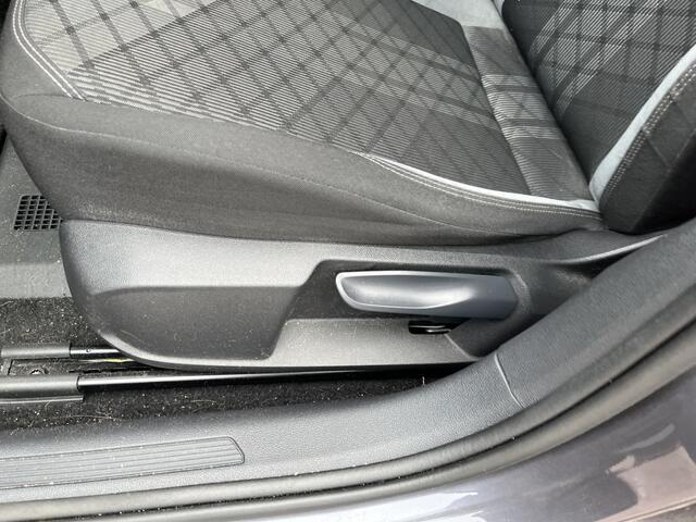 Volkswagen Taigo 1.5 TSI R-Line / AUTOMAAT/ 2X R-LINE/ 150 PK/ ADAPTIVE CRUISE/ PARK.SENSOREN V+A/ CAMERA/ APP-CONNECT/ STOELVERWARM./ KEYLESS/ DIGITAL DASH/ DAB/ NAVI/ CLIMA/ LED/ IQ.LIGHT/ 18'' LMV