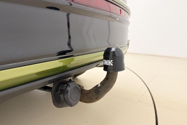 Volkswagen Taigo 1.0 TSI R-Line Business | Keyless | Zwart dak | Trekhaak | Stoelverwarming | Dakrails | Camera | Climate control