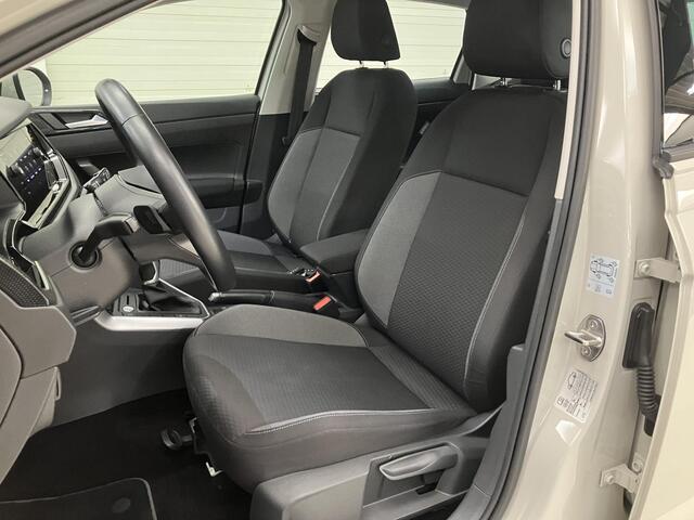 Volkswagen Taigo 1.0 TSI Life / Nederlandse Auto / Navigatie / Stoelverwarming / Camera / Parkeersensoren Voor + Achter / Adaptive Cruise Control / Airco /