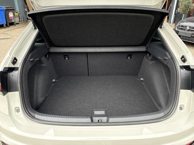 Volkswagen Taigo 1.0 TSI DSG R-LINE BLACK STYLE PANO-DAK/CAMERA/ACC/IQ/STOELVERW/CARPLAY