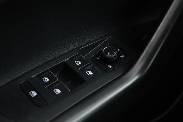 Volkswagen Taigo 1.0 TSI R-Line DSG | IQ. Light | Adapt. Cruise | Camera | Apple CarPlay | Keyless | Stoelverw. | Navi | 17'' |
