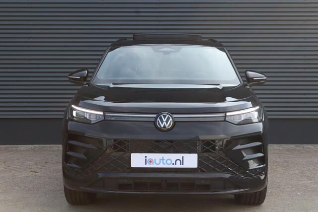 Volkswagen Tayron 1.5 eHybrid 272PK R-Line Black Style IQ.Light/Pano/Keyless/360/DCC/ACC/Dodehoek/20"/Trekhaak wegkl.