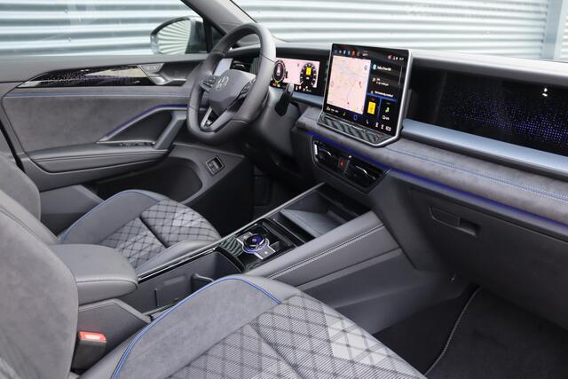 Volkswagen Tayron 1.5 eHybrid 272PK R-Line Black Style IQ.Light/Pano/Keyless/360/DCC/ACC/Dodehoek/20"/Trekhaak wegkl.