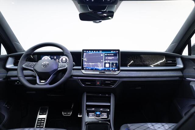 Volkswagen Tayron 1.5 eHybrid R-Line Edition | Black Style | Trekhaak | Panoramadak | 20 inch |