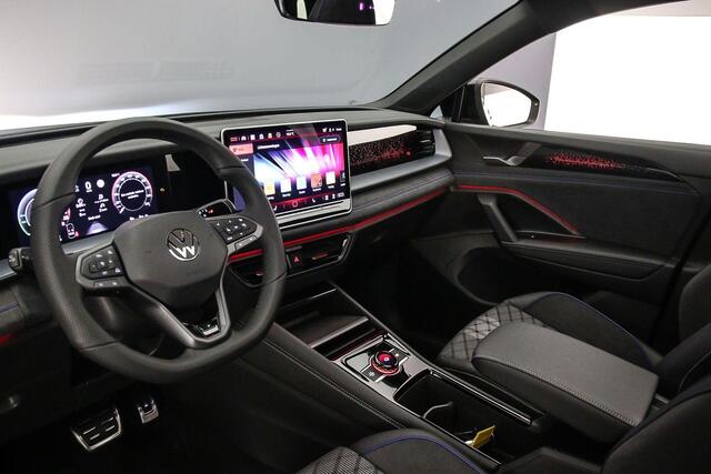 Volkswagen Tayron R-Line Edition 1.5 TSI eHybrid 272pk DSG Automaat Trekhaak, Panoramadak, Black Style, Adaptive cruise control, Elektrische achterklep, 360 camera