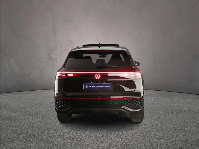 Volkswagen Tayron R-Line Edition 1.5 TSI eHybrid 272pk DSG Automaat Trekhaak, Panoramadak, Adaptive cruise control, 360 camera, Achteruitrijcamera, LED matrix koplampen