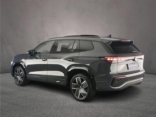 Volkswagen Tayron R-Line Edition 1.5 TSI eHybrid 272pk DSG Automaat Trekhaak, Panoramadak, Black Style, Navigatie, Adaptive cruise control, 360 camera, Achteruitrijcamera