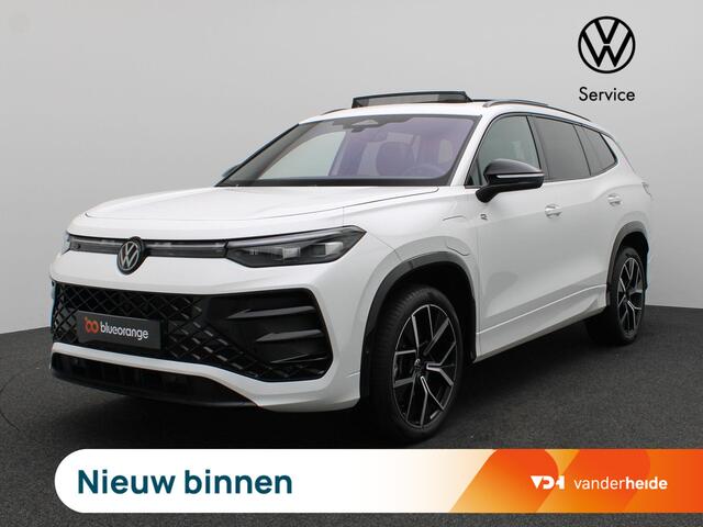 Volkswagen Tayron 1.5 eHybrid R-Line Edition 272PK DSG Pano-Schuifdak, Trekhaak, Black Style, Lederen Bekleding, Harman Kardon Audio, Achteruitrijcamera, Stoel-Stuurverwarming, Elekt. Achterklep, 20" LM Velgen