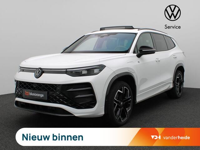 Volkswagen Tayron 1.5 eHybrid R-Line Edition 272PK DSG Trekhaak, Pano-Schuifdak, Head-Up Display, Matrix LED-Verlichting, Black Style, Leder, Harman Kardon, Keyless, 20" LM Velgen, Stoel-Stuurverwarming, 360gr. Camera