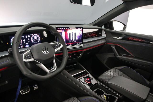 Volkswagen Tayron R-Line Edition 1.5 TSI eHybrid 272pk DSG Automaat Trekhaak, Panoramadak, Navigatie, Elektrische achterklep, Adaptive cruise control, 360 camera, Achteruitrijcamera