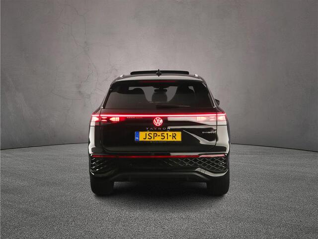 Volkswagen Tayron R-Line Edition 1.5 TSI eHybrid 272pk DSG Automaat Trekhaak, Panoramadak, Navigatie, Elektrische achterklep, Adaptive cruise control, 360 camera, Achteruitrijcamera