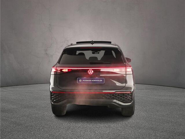 Volkswagen Tayron R-Line Edition 1.5 TSI eHybrid 272pk DSG Automaat Trekhaak, Panoramadak, Black Style, Navigatie, Adaptive cruise control, 360 camera, Achteruitrijcamera