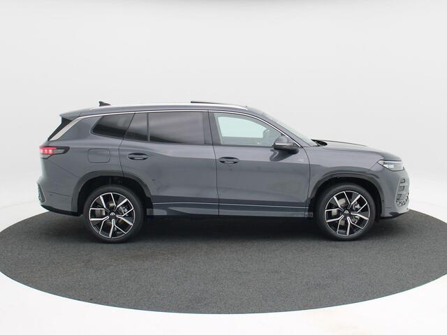 Volkswagen Tayron 1.5 eHybrid 272 Pk R-Line Edition | Panoramadak | Trekhaak | 20 Inch | Camera | Stuur- en Stoelverwarming | Full LED