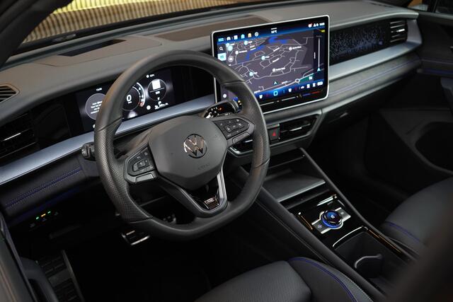 Volkswagen Tayron 1.5eHybrid/204pk R-Line Blackstyle|2025|Leder|Panoramadak|Trekhaak|HarmanKardon|Navi Pro|Stoelventilatie+massage|Matrix LED|VOL!