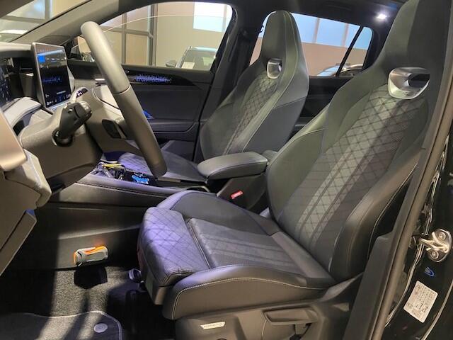 Volkswagen Tayron 1.5 eHybrid R-Line Edition / App Connect / Panoramadak / Trekhaak / R-Line / 20"LMV / Camera