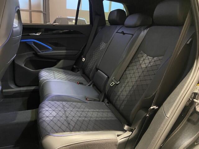 Volkswagen Tayron 1.5 eHybrid R-Line Edition / App Connect / Panoramadak / Trekhaak / R-Line / 20"LMV / Camera