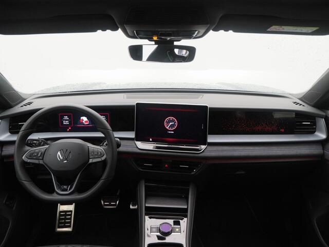 Volkswagen Tayron 1.5 eHybrid 204 Pk Automaat R-Line | Black Style | Trekhaak | Panorama dak | Stoel/Stuur Verwarming | Adaptive Cruise | Camera | 20 Inch | 27.176 Km !!