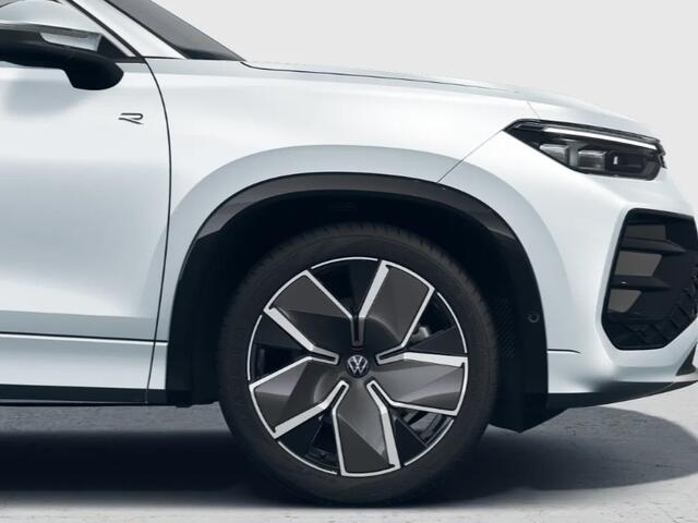 Volkswagen Tayron R-Line Edition 1.5 eHybrid 272 PK 6 versn. DSG · Achteruitrijcamera · Draadloze telefoonverbinding · Panoramaschuif-kanteldak · Trekhaak inklapbaar, met elektrische ontgrendeling, incl. aanhangermanoeuvreerhulp Trailer Assist ·