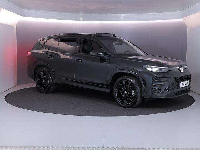 Volkswagen Tayron 1.5 eHybrid R-Line Edition 272 pk Automaat (DSG) | Verlengde garantie | Navigatie | Panoramadak | Trekhaak (wegklapbaar) | Rondomzicht camera | Lederen bekleding | Stoelverwarming v/a | R-Line |