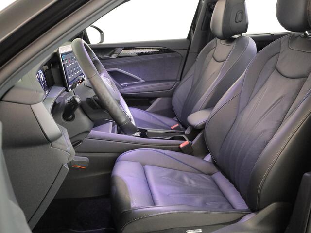 Volkswagen Tayron 1.5 eHybrid R-Line Edition 272 pk Automaat (DSG) | Verlengde garantie | Navigatie | Panoramadak | Trekhaak (wegklapbaar) | Rondomzicht camera | Lederen bekleding | Stoelverwarming v/a | R-Line |