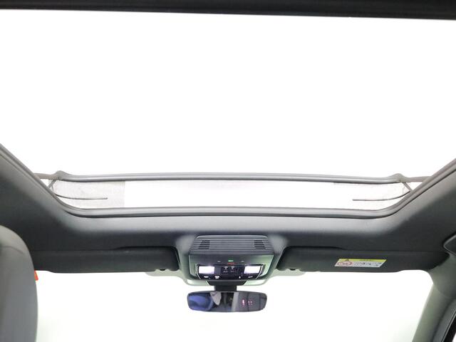 Volkswagen Tayron 1.5 eHybrid R-Line Edition 272 pk Automaat (DSG) | Verlengde garantie | Navigatie | Panoramadak | Trekhaak (wegklapbaar) | Rondomzicht camera | Lederen bekleding | Stoelverwarming v/a | R-Line |