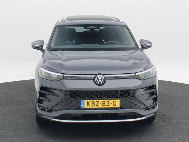 Volkswagen Tayron 1.5 eHybrid 272 Pk Automaat R-Line Edition | Panoramadak | Trekhaak | 20 Inch | Camera | Stuur- en Stoelverwarming | Full LED