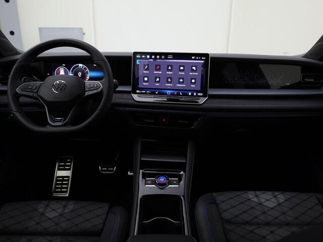 Volkswagen Tayron 1.5 eHybrid 272pk R-Line Edition DSG · Panoramadak · Apple/Android · Camera + Parkeersensoren · Garantie t/m 29-12-2030 of 100000km