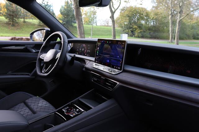 Volkswagen Tayron 1.5 eHybrid 272PK R-Line Black Style IQ.Light HD/Pano/Keyless/360/DCC/ACC/Dodehoek/20"/Trekhaak