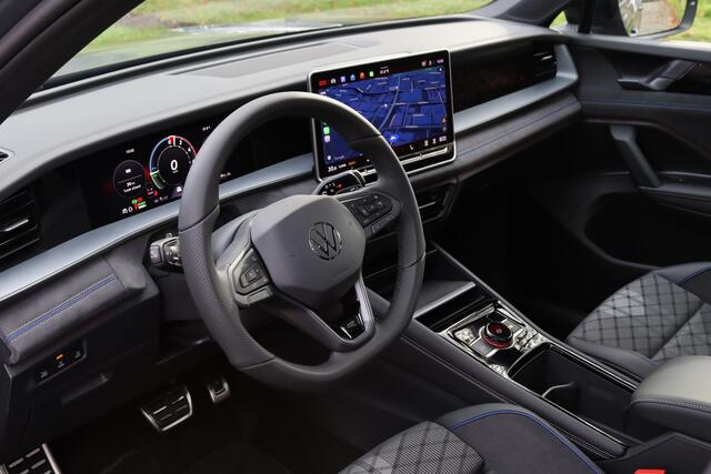 Volkswagen Tayron 1.5 eHybrid 272PK R-Line Black Style IQ.Light/Pano/Keyless/Camera/DCC/ACC/ Dodehoek/20"/Trekhaak wegkl.