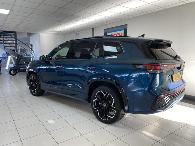 Volkswagen Tayron 1.5 eHybrid R-Line Edition 272 PK Panoramadak / Trekhaak / matrix led / Carplay
